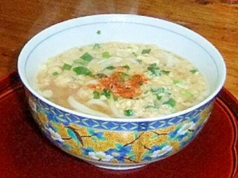 卵と揚げ玉で暖かいうどん